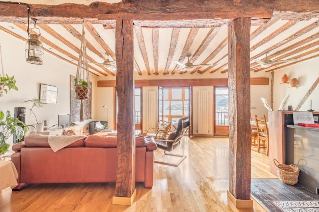 Апартаменты Sea Views In The Heart Of The Old Town Кастро-Урдиалес Экстерьер фото