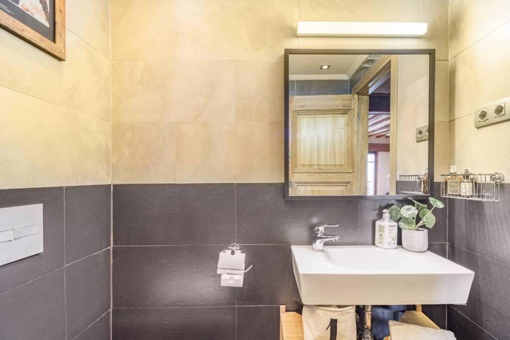 Апартаменты Sea Views In The Heart Of The Old Town Кастро-Урдиалес Экстерьер фото