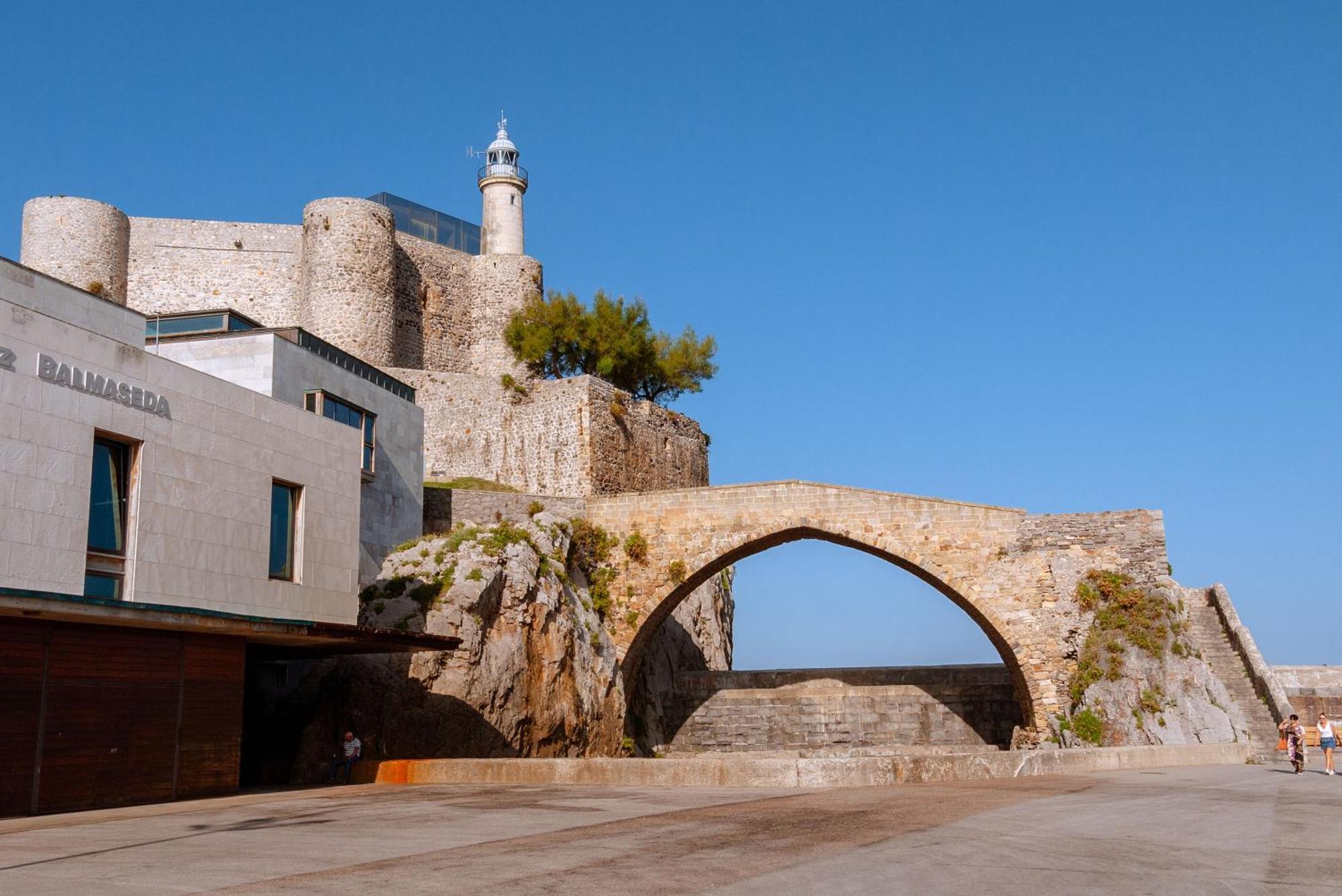 Апартаменты Sea Views In The Heart Of The Old Town Кастро-Урдиалес Экстерьер фото