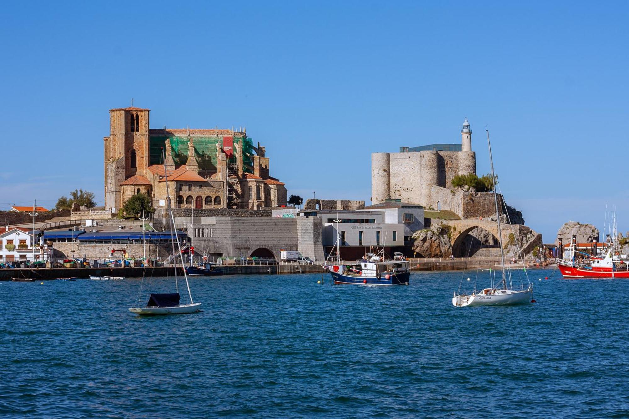 Апартаменты Sea Views In The Heart Of The Old Town Кастро-Урдиалес Экстерьер фото